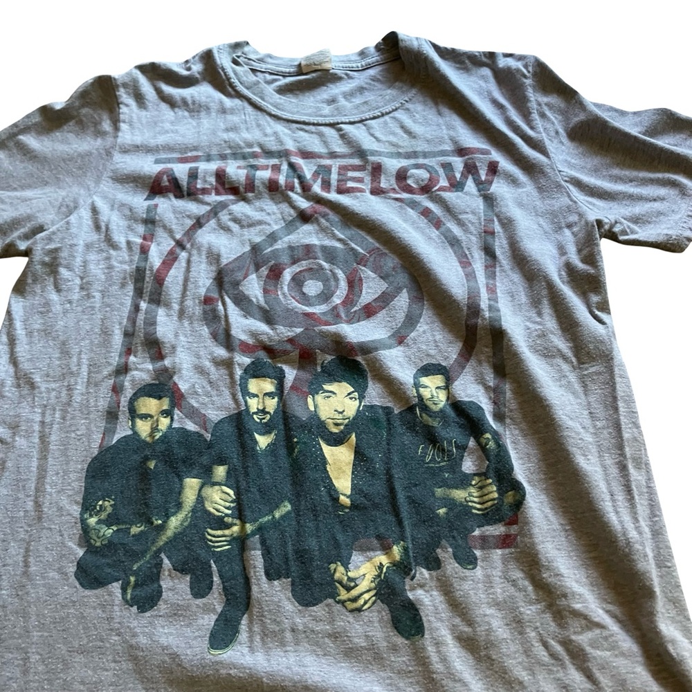 Lot Of 5 Band Concert Tour TShirt Sz M Guns N Roses Nirvana AC/DC Kali Uchis - Picture 13 of 16